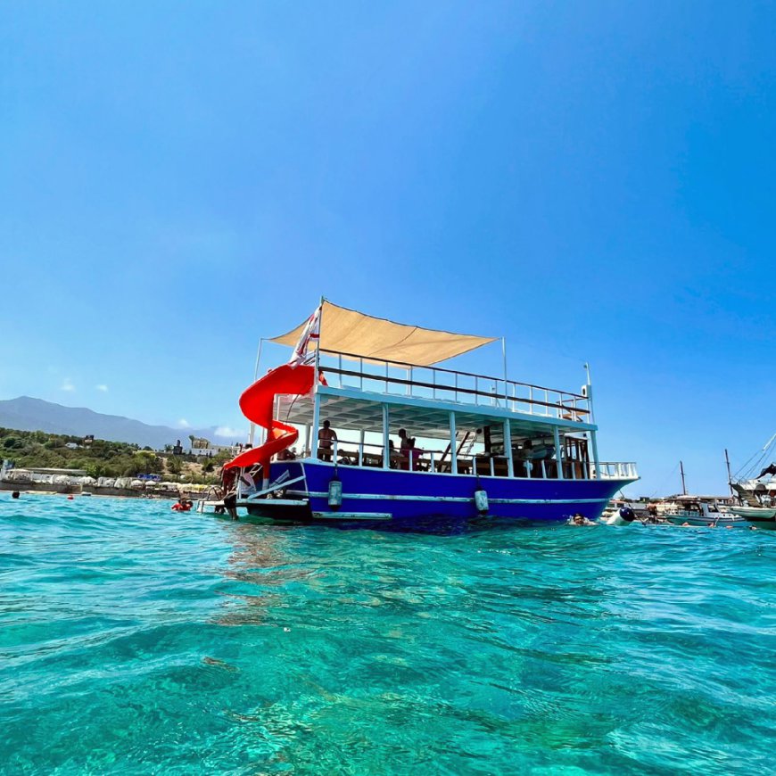 Girne'nin hem saatlik hem de günlük turlar sunan önde gelen tekne turu şirketi HAPPY SEA'ya hoş geldiniz