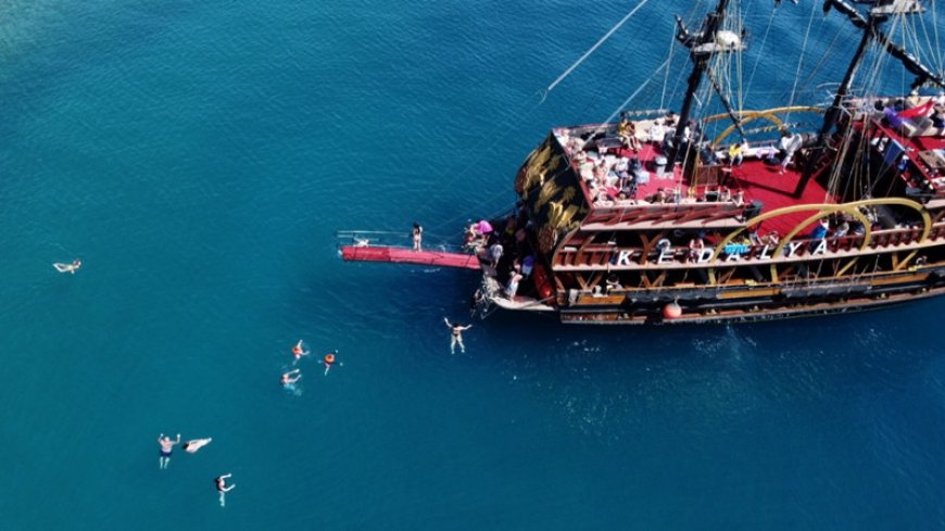 Antalya boat tour is a great opportunity to admire the sea distance and have fun with the whole family.