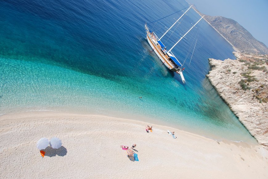 Kalkan Koylarının güzelliğini Sea Bella ve Sea Bella Junior' ın hizmeti ile daha keyifli hale getirin